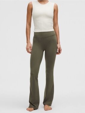 NWOT Lululemon Groove Nulu High-Rise Flared Pant size 6 green